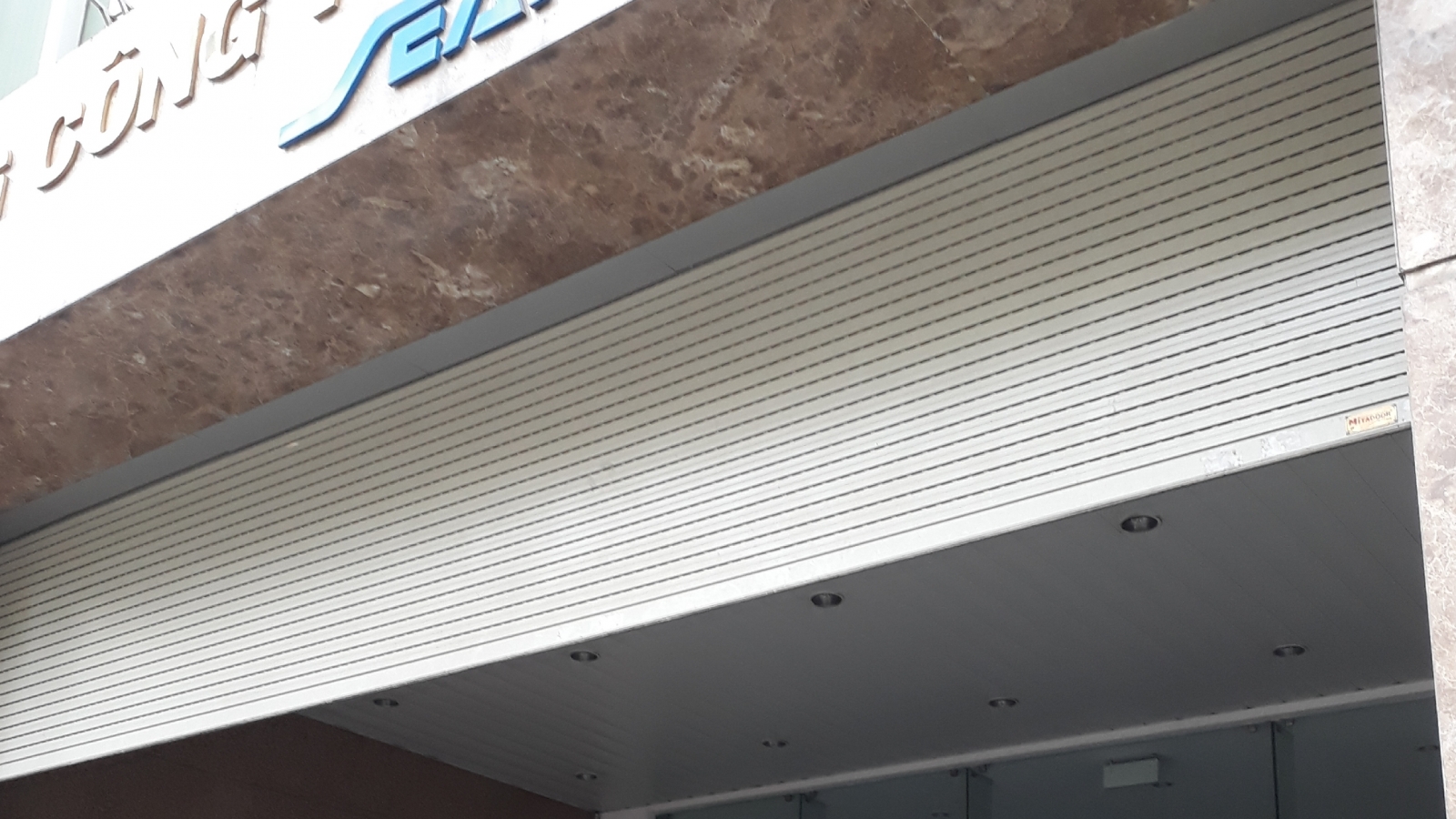 cửa cuốn nhôm hai lớp 